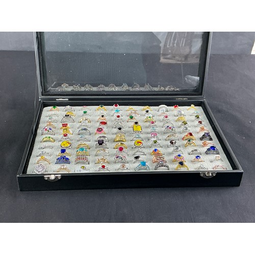 46 - Dealers Tray of Dress Rings - 100 rings of various designs and sizes. Gold and Silver tones with a v... 
