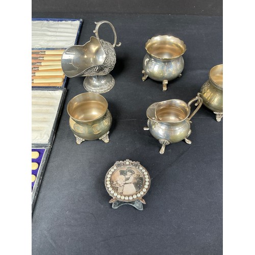52 - Silver Plate adn EPNS Items - to include 2 boxed sets of butter knives, small picture frame. Heavy w... 