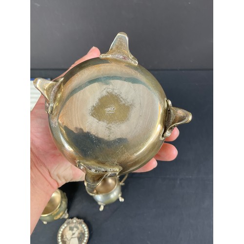 52 - Silver Plate adn EPNS Items - to include 2 boxed sets of butter knives, small picture frame. Heavy w... 