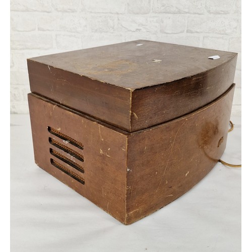 700 - PYE Wooden Cased Record Player - Early PYE record player circa 1950'sThe belt appears to be working ... 