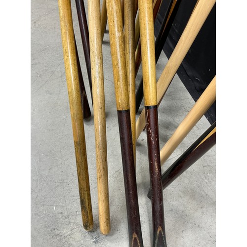 1 - Approx 20 Snooker Cues, long reach cues and Rests - ranging from vintage 40's to modern day

Collect... 