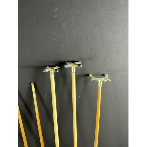 1 - Approx 20 Snooker Cues, long reach cues and Rests - ranging from vintage 40's to modern day

Collect... 