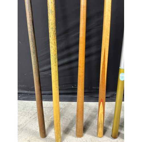 1 - Approx 20 Snooker Cues, long reach cues and Rests - ranging from vintage 40's to modern day

Collect... 