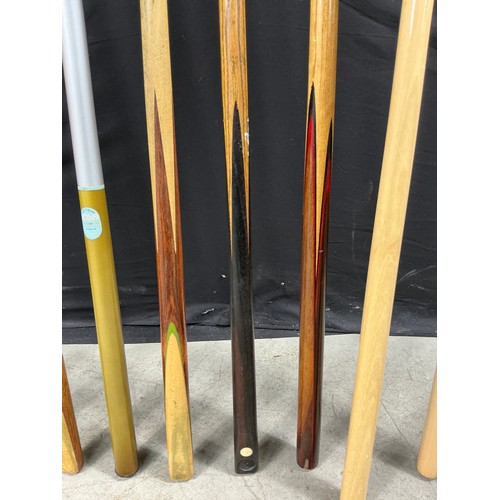 1 - Approx 20 Snooker Cues, long reach cues and Rests - ranging from vintage 40's to modern day

Collect... 