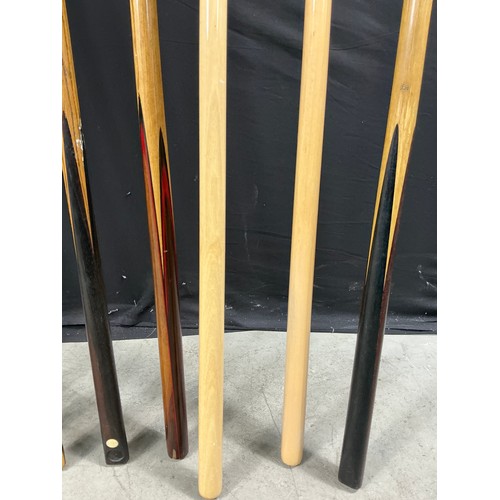1 - Approx 20 Snooker Cues, long reach cues and Rests - ranging from vintage 40's to modern day

Collect... 