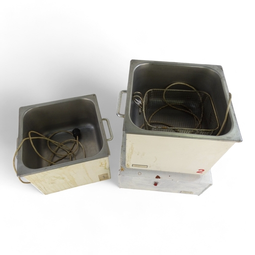 18 - An ultra-sonic cleaning tank set by Walker Electronics  - the twin tanks with a separate control uni... 