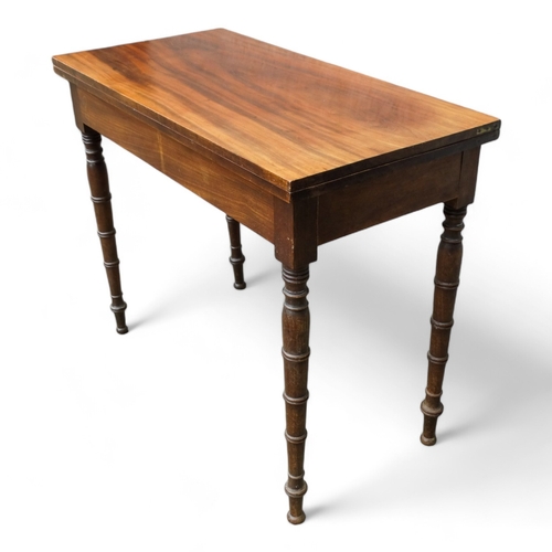 953 - A George IV mahogany tea table - the rectangular top on a swivelling frame on turned tapering legs, ... 