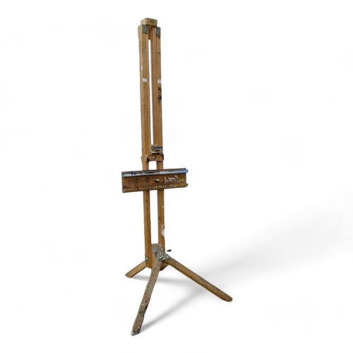 958 - A 20th century beech artist's studio easel - of folding tripod form with some paint transfer, fully ... 