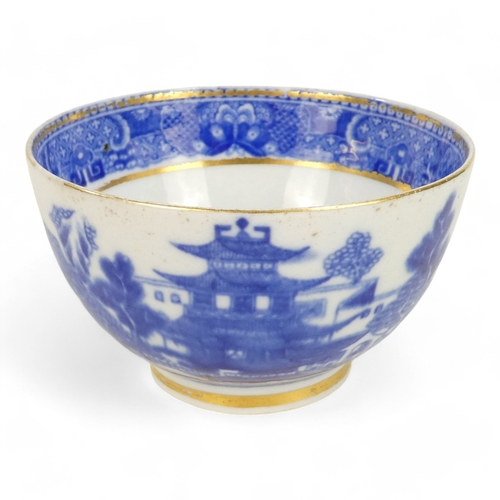 261 - An early 19th century English blue and white tea bowl - chinoiserie decoration, two figures on a bri... 