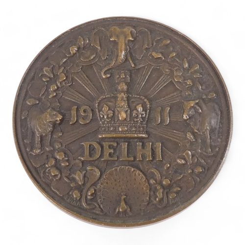 355 - A medallion to commemorate the visit of George V and Mary to Delhi, 1911.