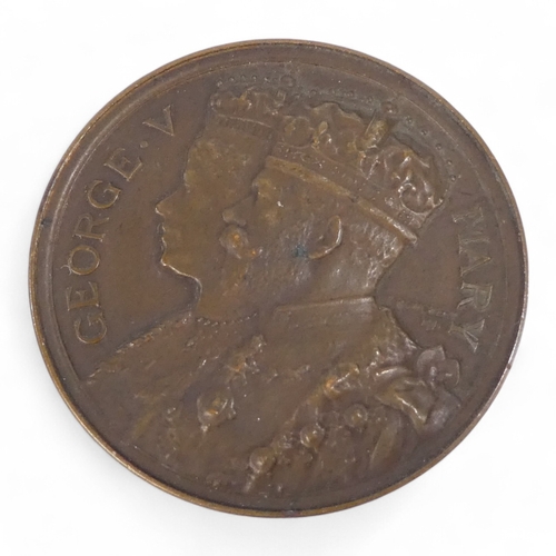 355 - A medallion to commemorate the visit of George V and Mary to Delhi, 1911.