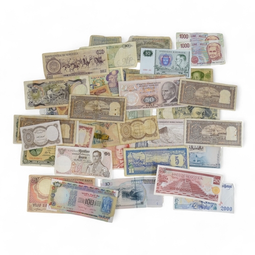 373 - A quantity of foreign banknotes - to include Argentina, Brazil, Egypt, France, India, Venezuela, Ind... 