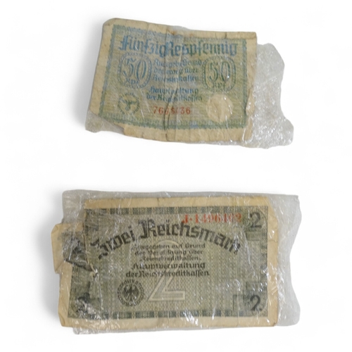 373 - A quantity of foreign banknotes - to include Argentina, Brazil, Egypt, France, India, Venezuela, Ind... 