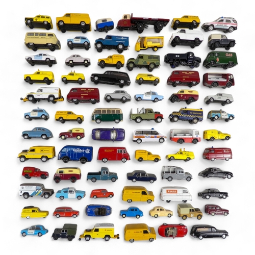 472 - Diecast mainly 'OO' Gauge Motor Vehicles - in excess of 70 items. Comprising a plastic tray containi... 