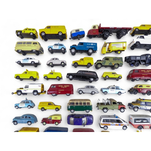 472 - Diecast mainly 'OO' Gauge Motor Vehicles - in excess of 70 items. Comprising a plastic tray containi... 