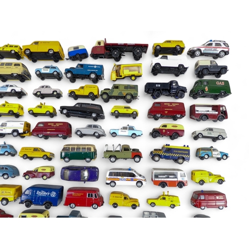 472 - Diecast mainly 'OO' Gauge Motor Vehicles - in excess of 70 items. Comprising a plastic tray containi... 