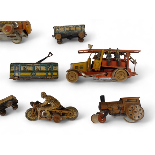 517 - A small quantity of early 20th century German tin plate clockwork toys - with lithographic decoratio... 