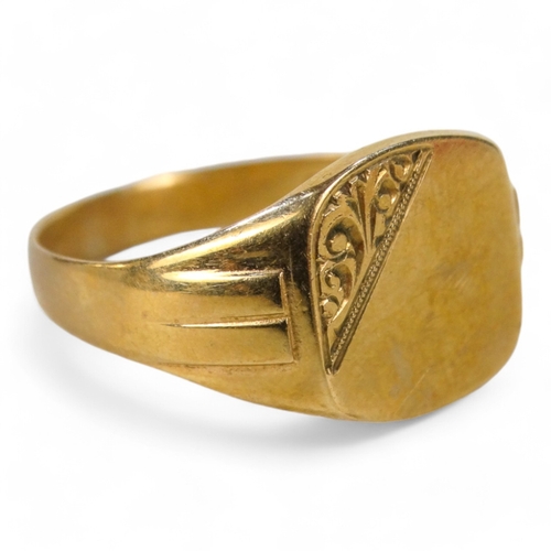 611 - A 9ct gold signet ring - with a vacant matrix, size T, 3.7g, together with a 9ct gold pendant in the... 