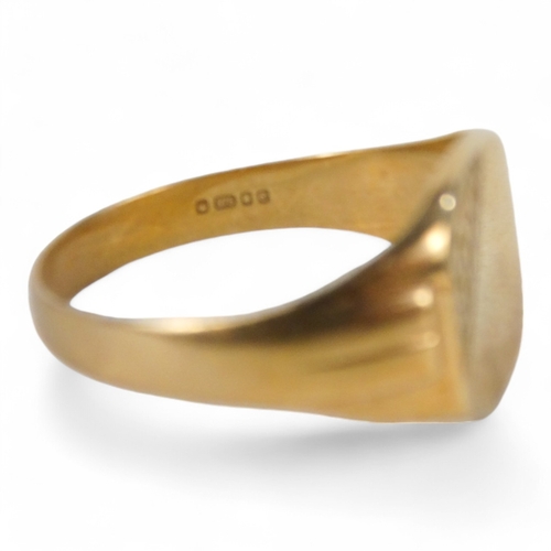 611 - A 9ct gold signet ring - with a vacant matrix, size T, 3.7g, together with a 9ct gold pendant in the... 