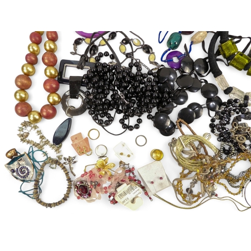 625 - A quantity of costume jewellery - including necklaces, bangles and brooches.