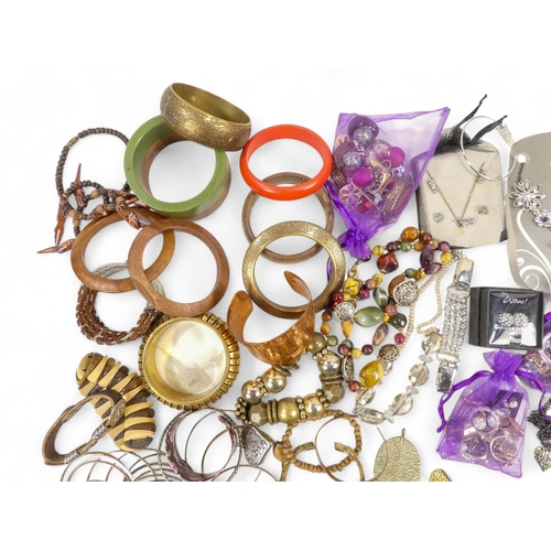 626 - A quantity of costume jewellery - including necklaces bangles and brooches.