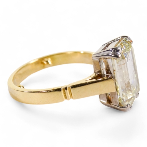 652 - An emerald cut diamond ring - accompanying Birmingham Assey Office report assessing the stone as wei... 