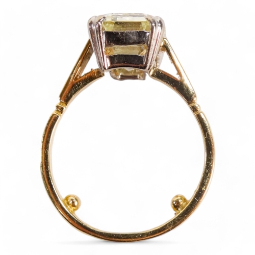 652 - An emerald cut diamond ring - accompanying Birmingham Assey Office report assessing the stone as wei... 