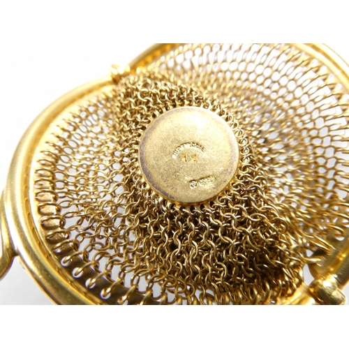 657 - A 15ct gold mesh sovereign purse - the clasp fitted with a suspension loop, the bag with a central d... 