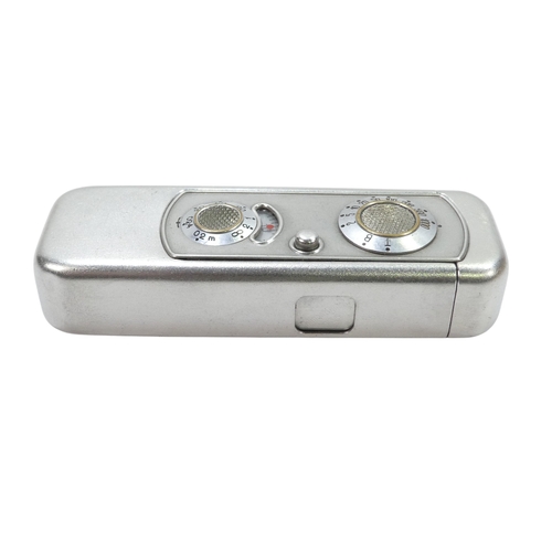 133 - An early Minox miniature camera - Riga model, no. 12 455, circa 1941.