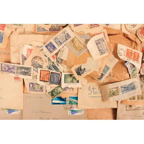 354 - A quantity of world stamps - on paper, including France, USA, Syria, Canada etc, together with UK pr... 