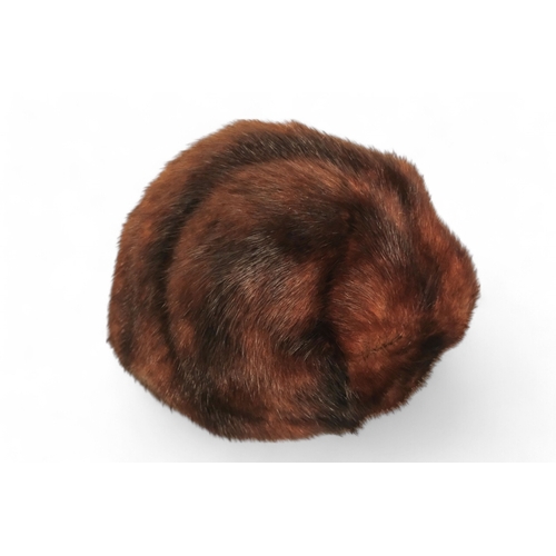 400 - A mink fur hat.