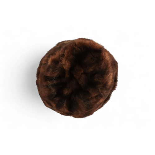 401 - A mink fur hat.