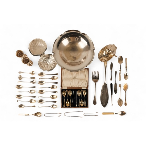 551 - A quantity of plated wares - including Butlers flatware, pedestal dish, scallop shell butter dish, h... 