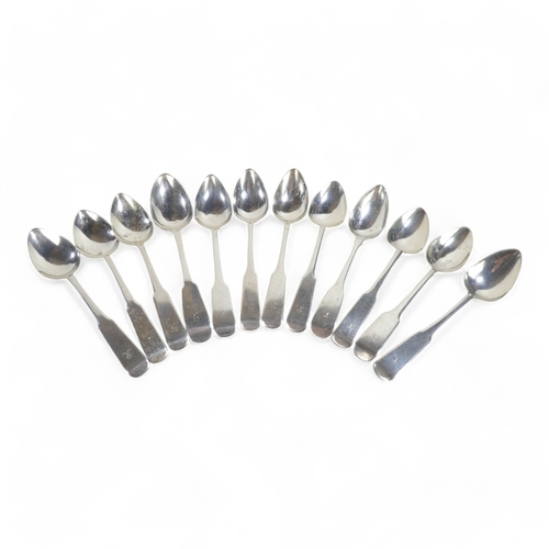 551 - A quantity of plated wares - including Butlers flatware, pedestal dish, scallop shell butter dish, h... 