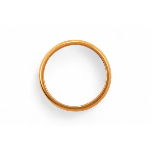 585 - A 22ct gold wedding band - size P, 3.6g.