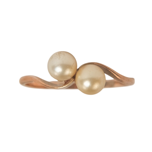 597 - A 9ct gold pearl set ring with crossover setting - size N, 1.3g.