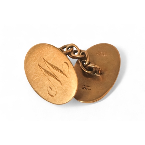 600 - A pair of 9ct gold cufflinks - oval chain linked and engraved initials G and W, 5.1g.