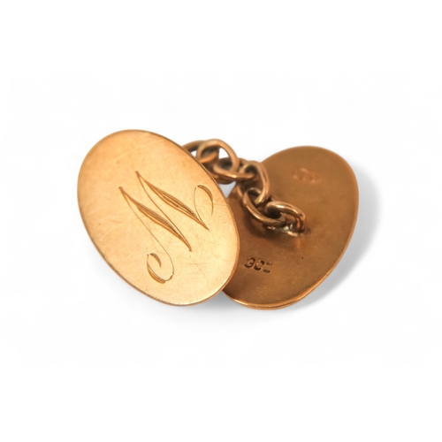 600 - A pair of 9ct gold cufflinks - oval chain linked and engraved initials G and W, 5.1g.