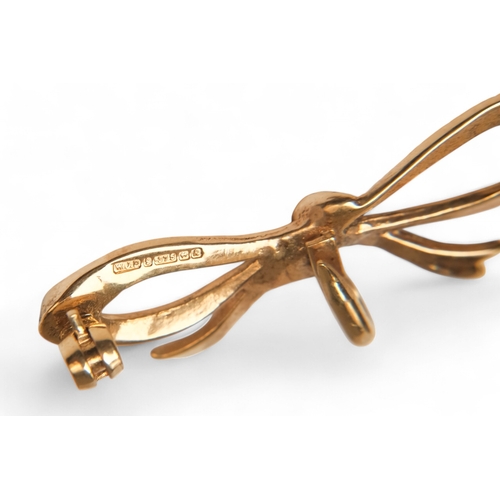 604 - A 9ct gold bow brooch - together with another similar, 5.4g. (2)