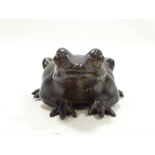 101 - A pair of late 19th century cast bronze frogs - with brown patination, 9cm wide. (2)