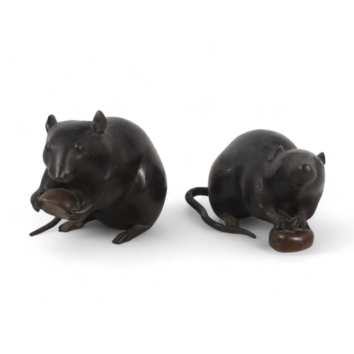 328 - A pair of Japanese bronze figures of rats - Meiji period (1868-1912), each modelled holding a nut, e... 