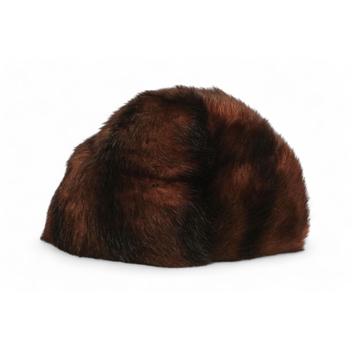 400 - A mink fur hat.