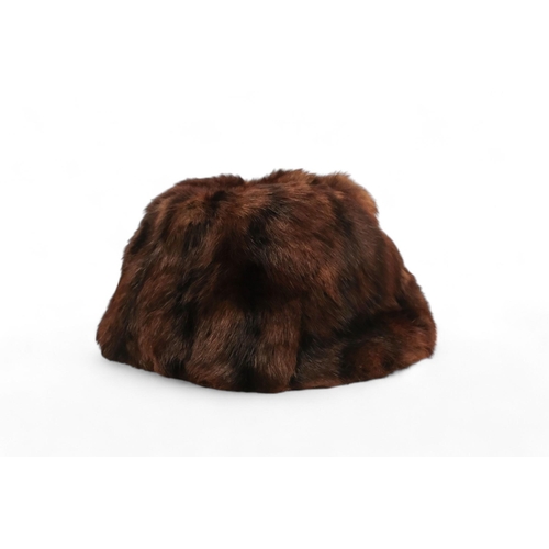 401 - A mink fur hat.