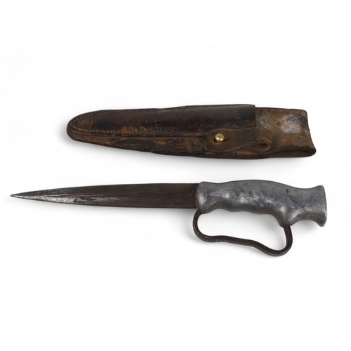 432 - Robbins of Dudley WWI trench knife - with original brown leather scabbard, the double-edged blade se... 