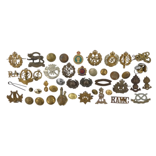 436 - A quantity of 20th century military badges and buttons.