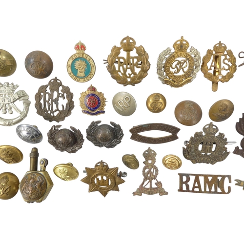 436 - A quantity of 20th century military badges and buttons.