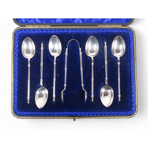 498 - A boxed set of silver tea spoons - Birmingham 1908, together with a pair of sugar nips, 90g.