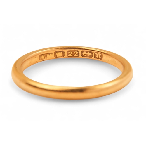 585 - A 22ct gold wedding band - size P, 3.6g.