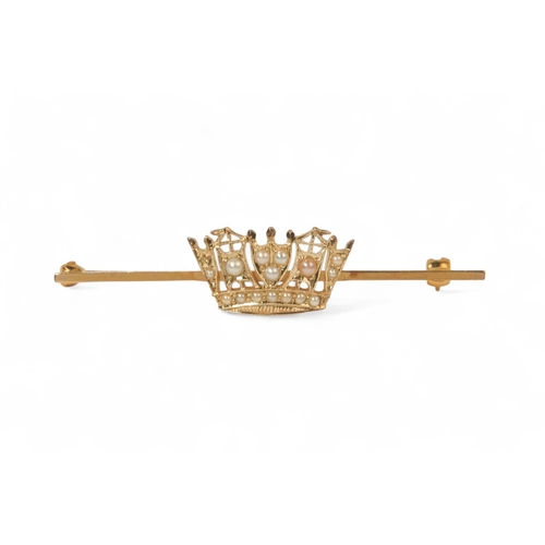 598 - A 9ct gold crown bar brooch - set with pearls, 4g.