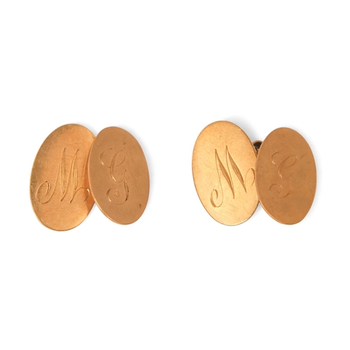 600 - A pair of 9ct gold cufflinks - oval chain linked and engraved initials G and W, 5.1g.